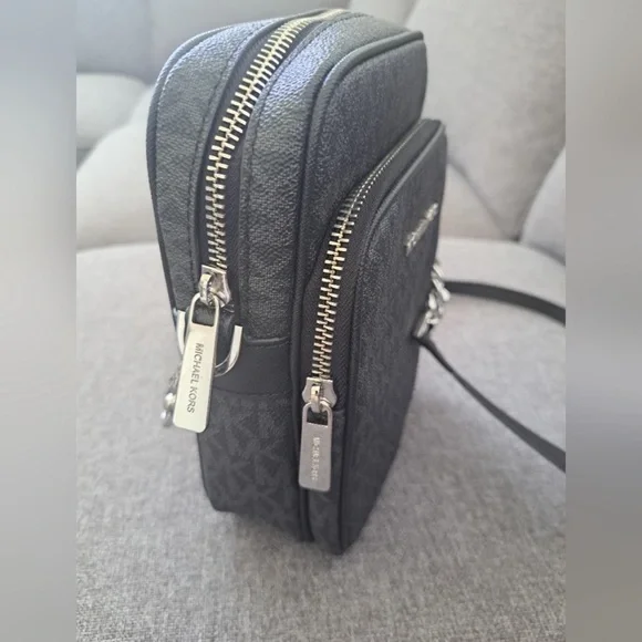 Michael Kors Jet Set Medium Flight Crossbody with silver hardware EUC - Picture 7 of 10